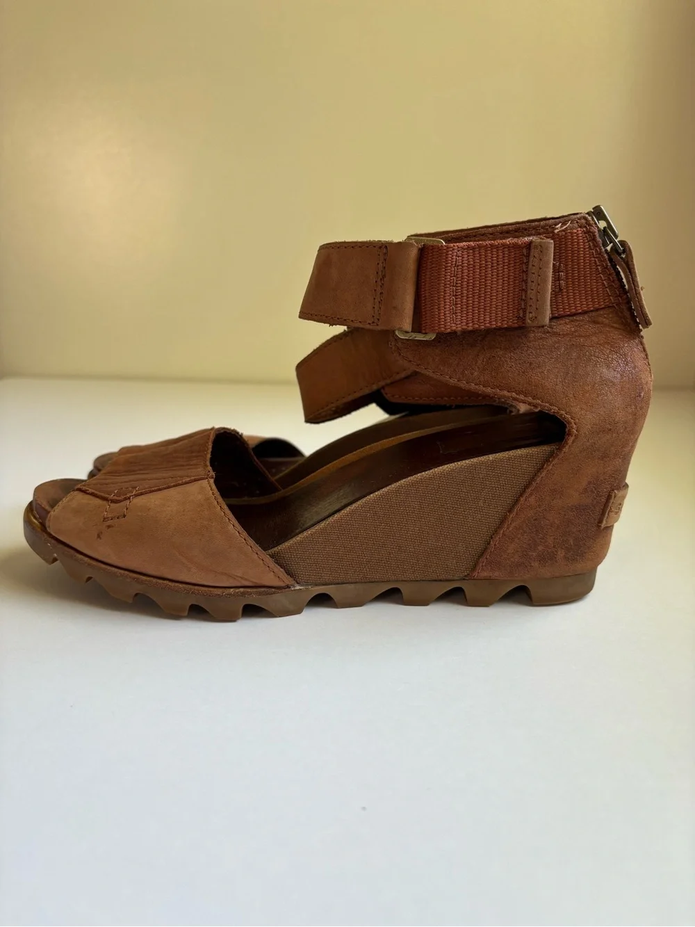 Sorel Joanie 2 Brown Ankle Strap Leather Wedge Sandals Open Toe Back Zip Size 10